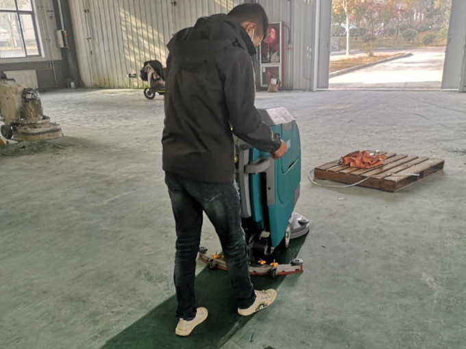手推式洗地机清洁工厂环氧地坪漆地面非常好用