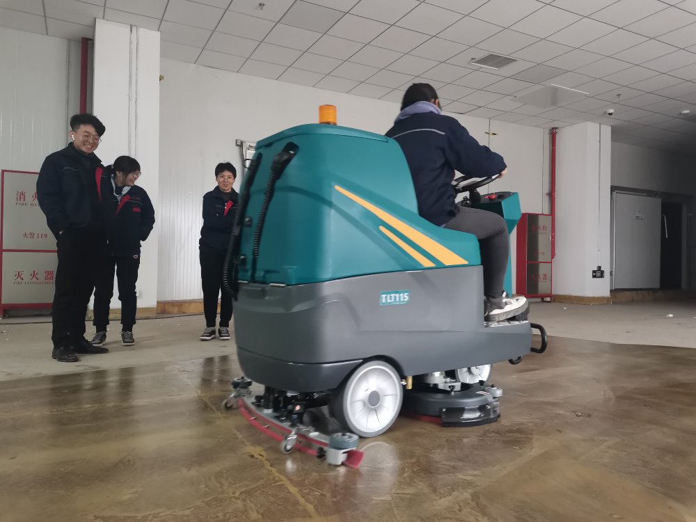 青岛商用工业全世界杯2022美洲预选赛直播
驾驶手推式拖地车好用吗？