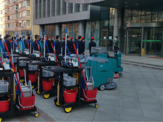 【客户案例】青岛某物业公司采购坦力洗地机3台，扫地机器人一台